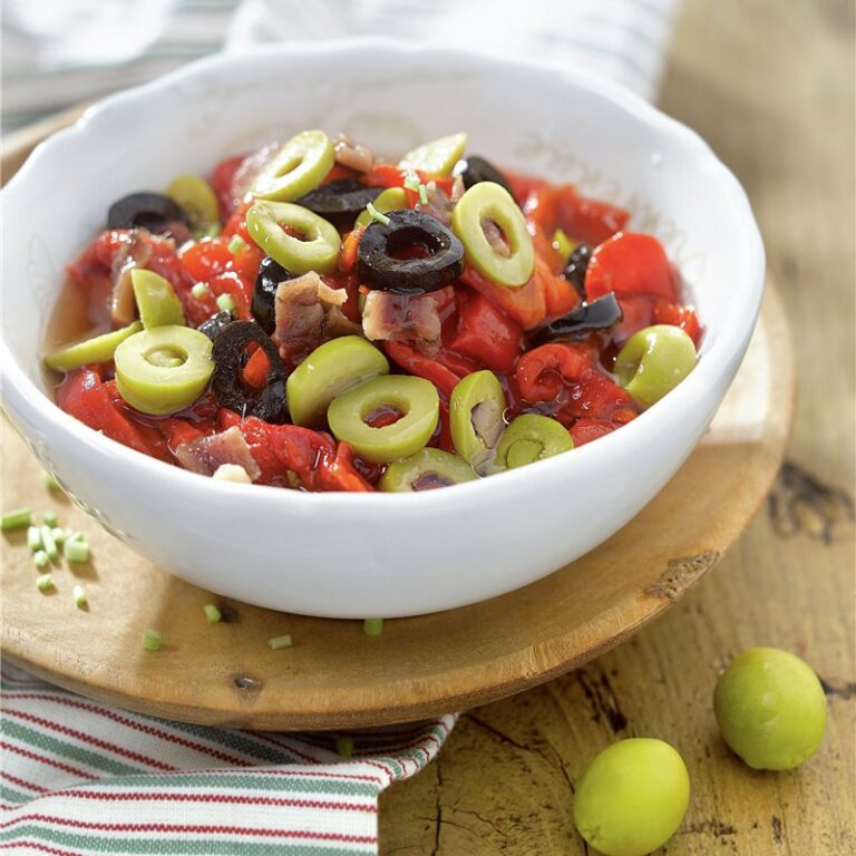 Chicken salad with peppers and olives