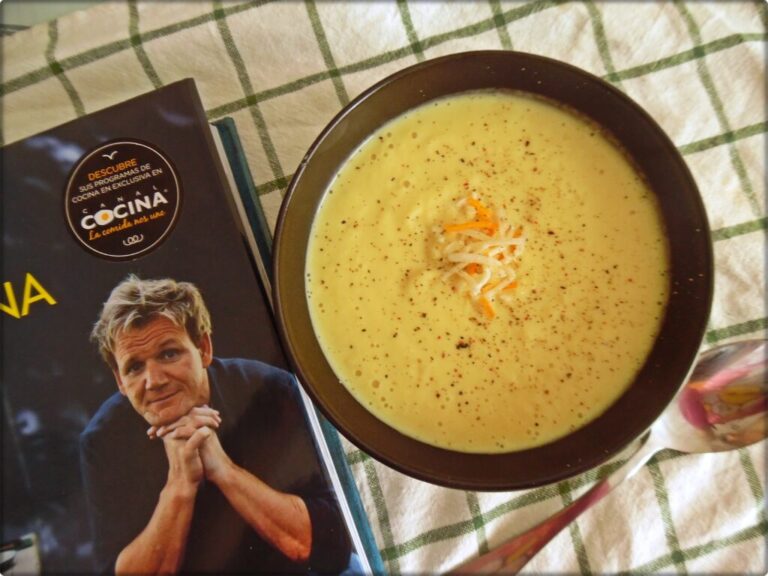 Velvety cauliflower and saffron soup