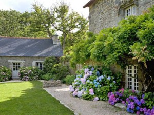 landscaping your garden: country style