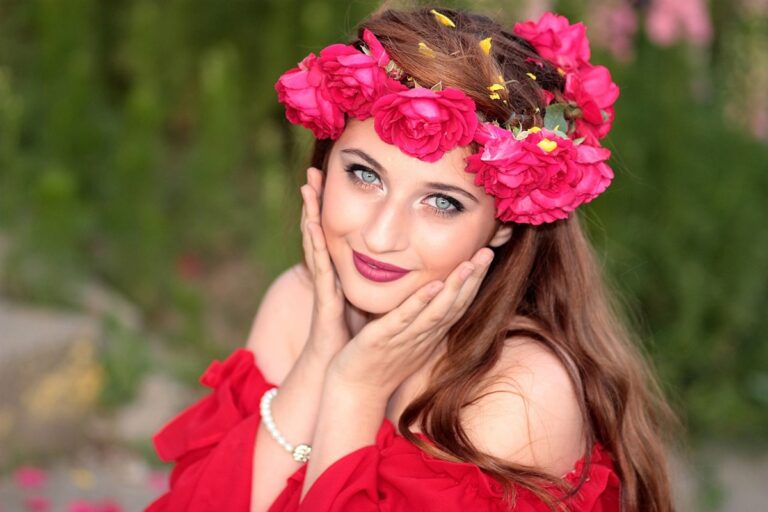 Las coronas de flores naturales no duran mucho