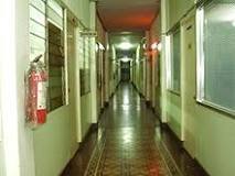 How wide should the hallway in a house be?
