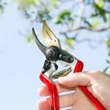 How to use a pruner?