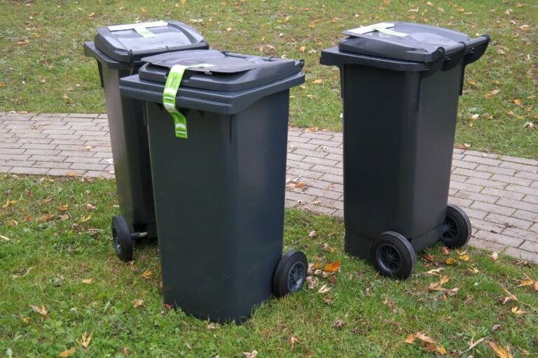cubo basura jardin