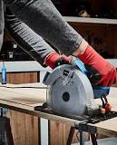 What is better a circular saw or a jigsaw?