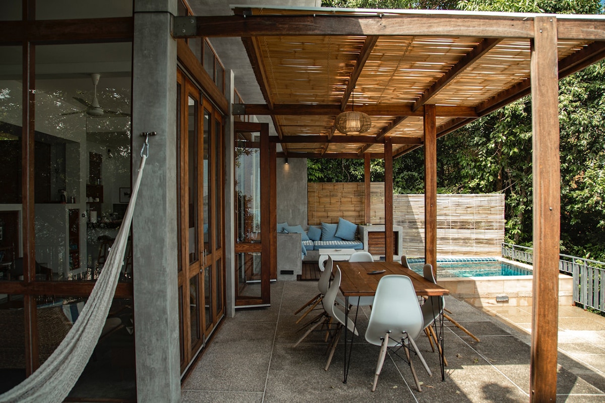 A homemade pergola is easy to assemble