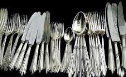 How do you take or do you take the cutlery to the table?