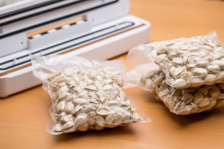 How to prepare and store nuts to keep them fresh