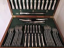 How much does a silver cutlery weigh?