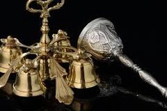 When does the bell ring at Mass? When does the bell ring at Mass?